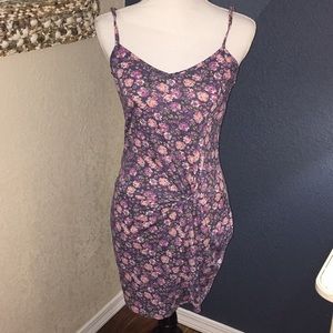 NWOT PRETTY SLEEVELESS DRESS
